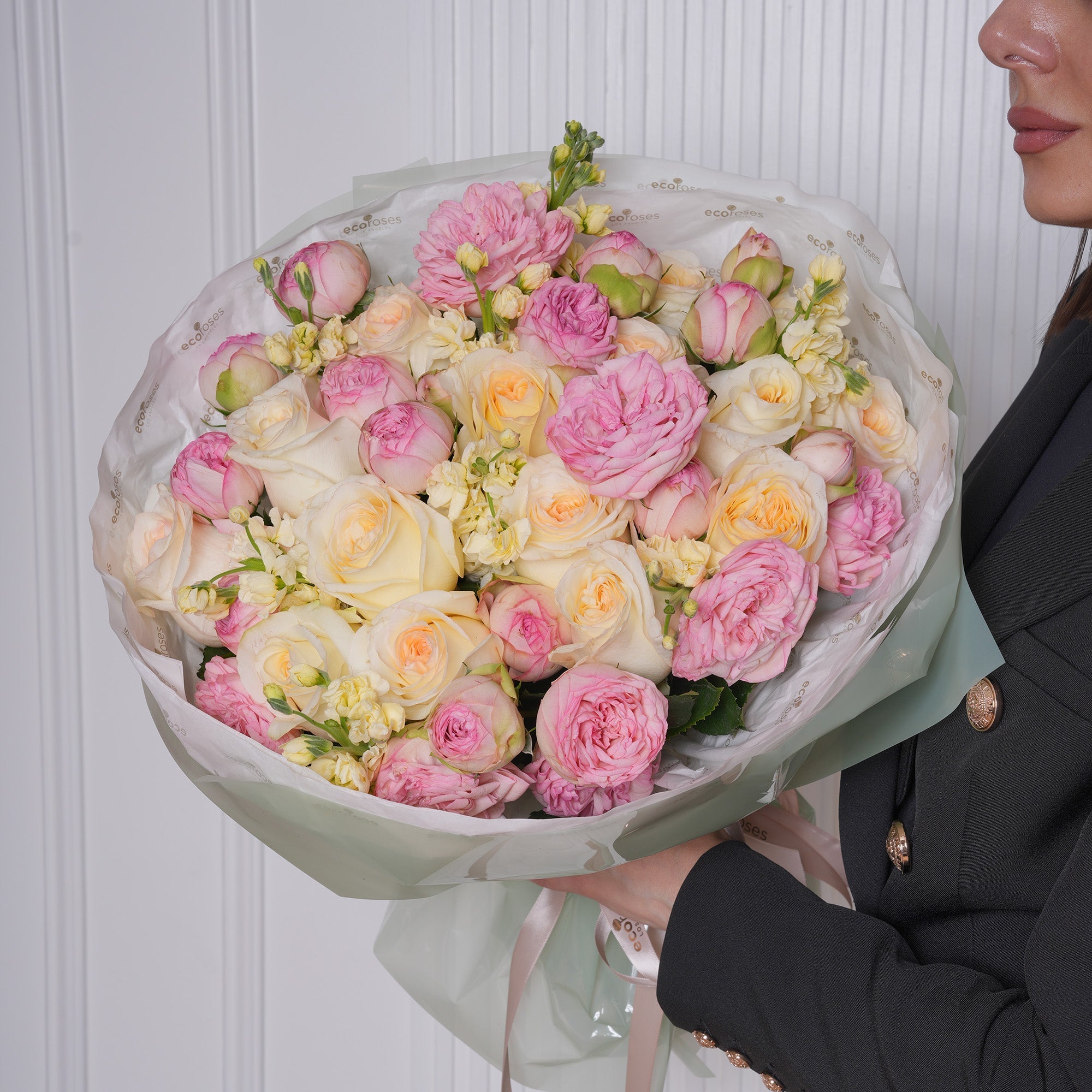 Flower delivery Eagle Rock CA — Ecoroses hand-tied bouquet from Glendale studio