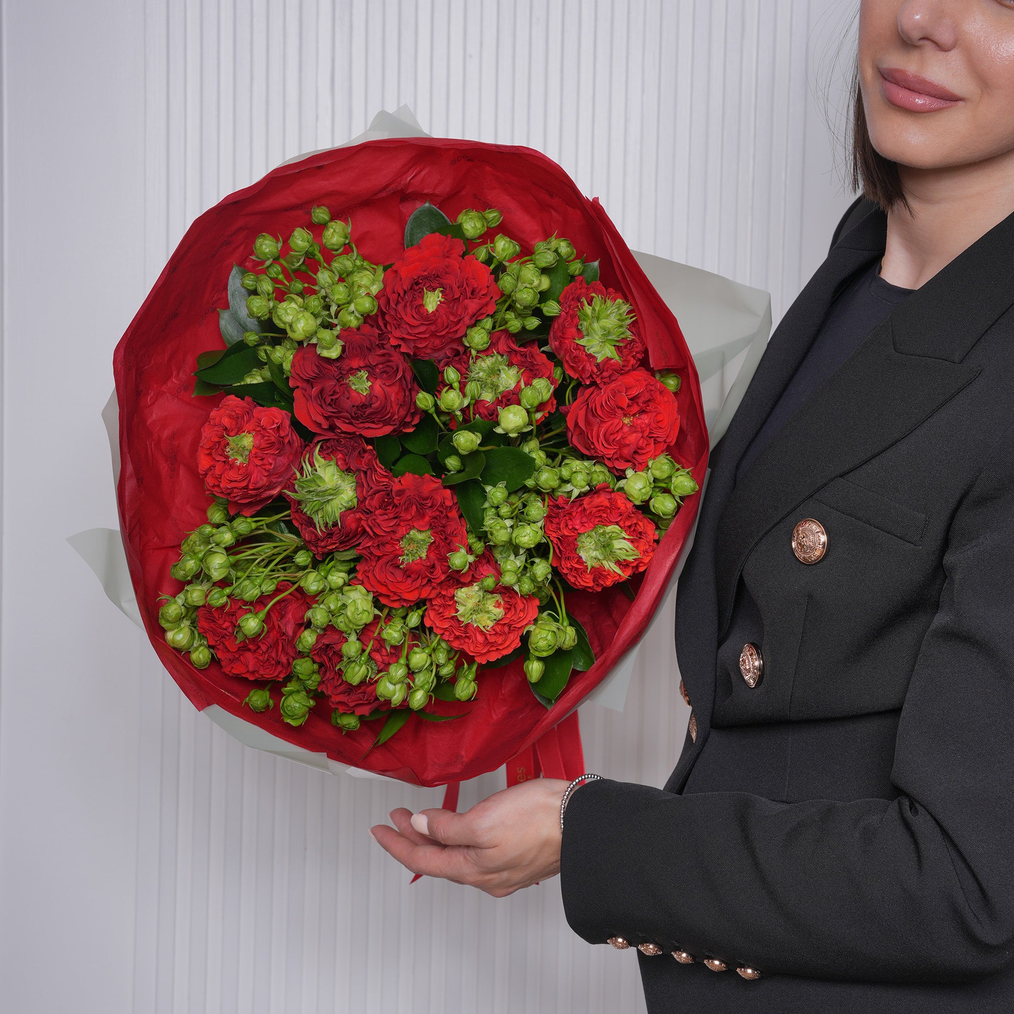 Letizia luxury bouquet — RDC Red Eye roses and Princess Midori green chrysanthemums in a bold red-and-lime hand-tied arrangement | Ecoroses Los Angeles