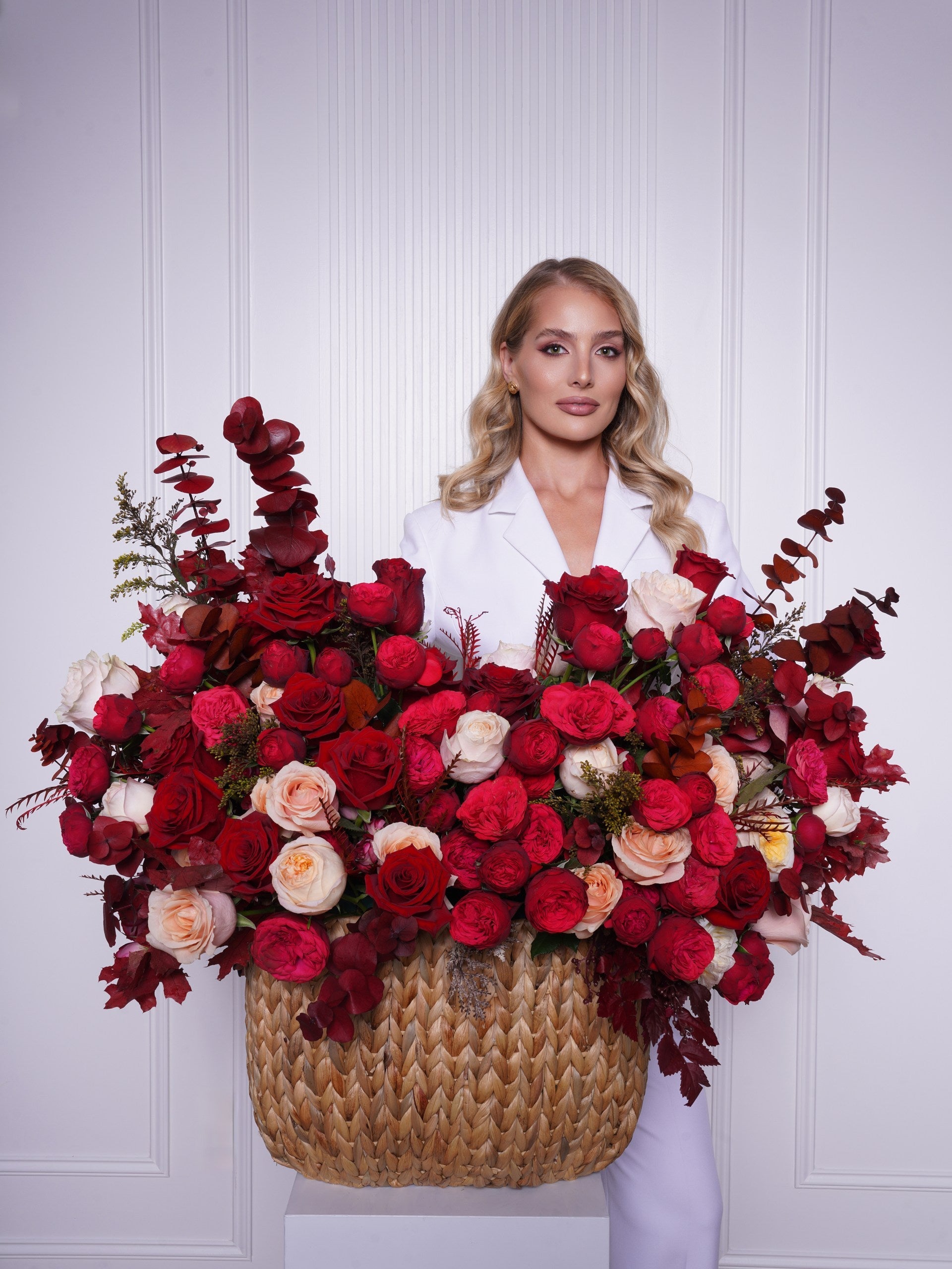 Corporate flower delivery Los Angeles — Ecoroses office arrangement for business