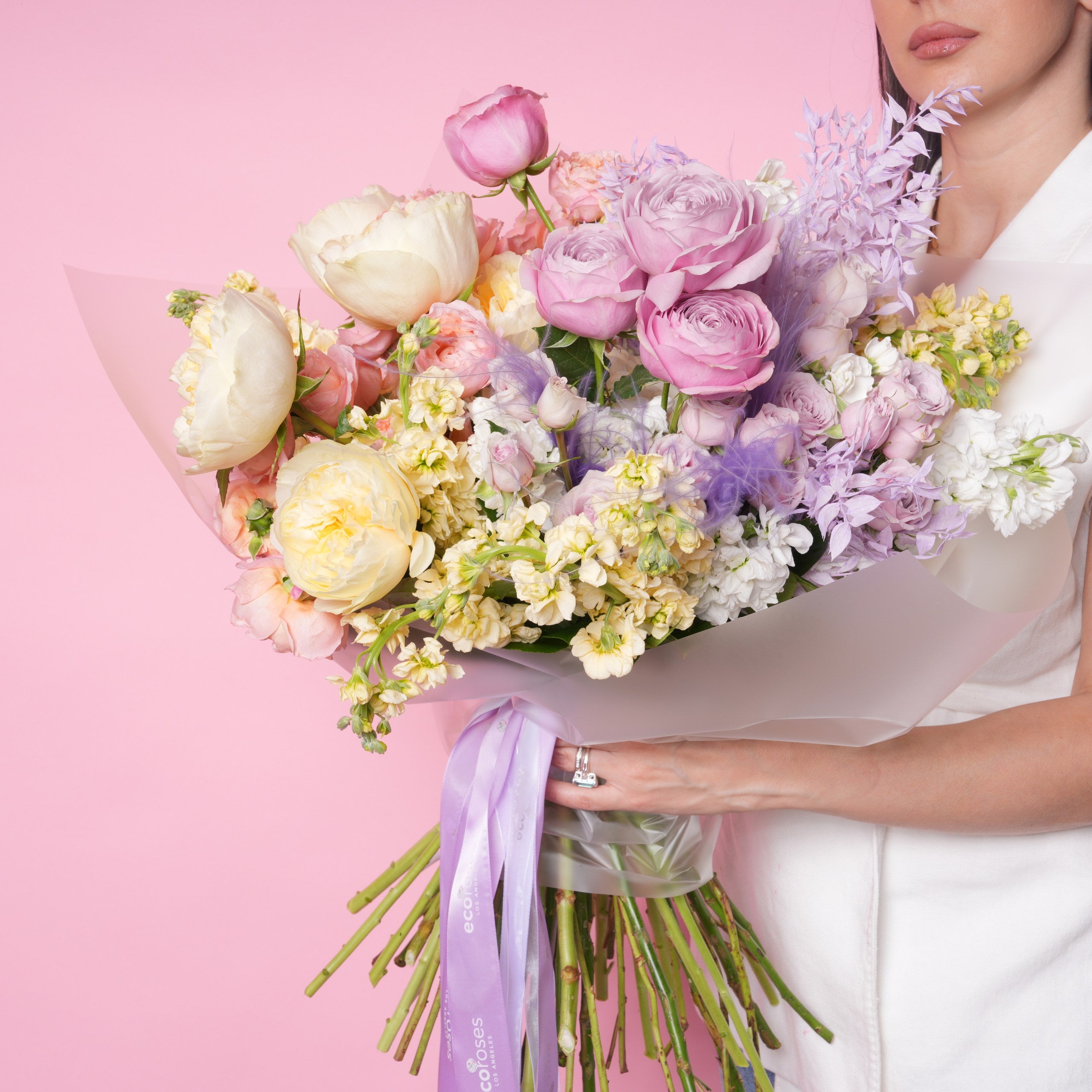 Aurinda luxury bouquet — warm gold Candlelight garden roses with purple hydrangea, stock, and dried decorative accents in a hand-tied arrangement | Ecoroses Los Angeles