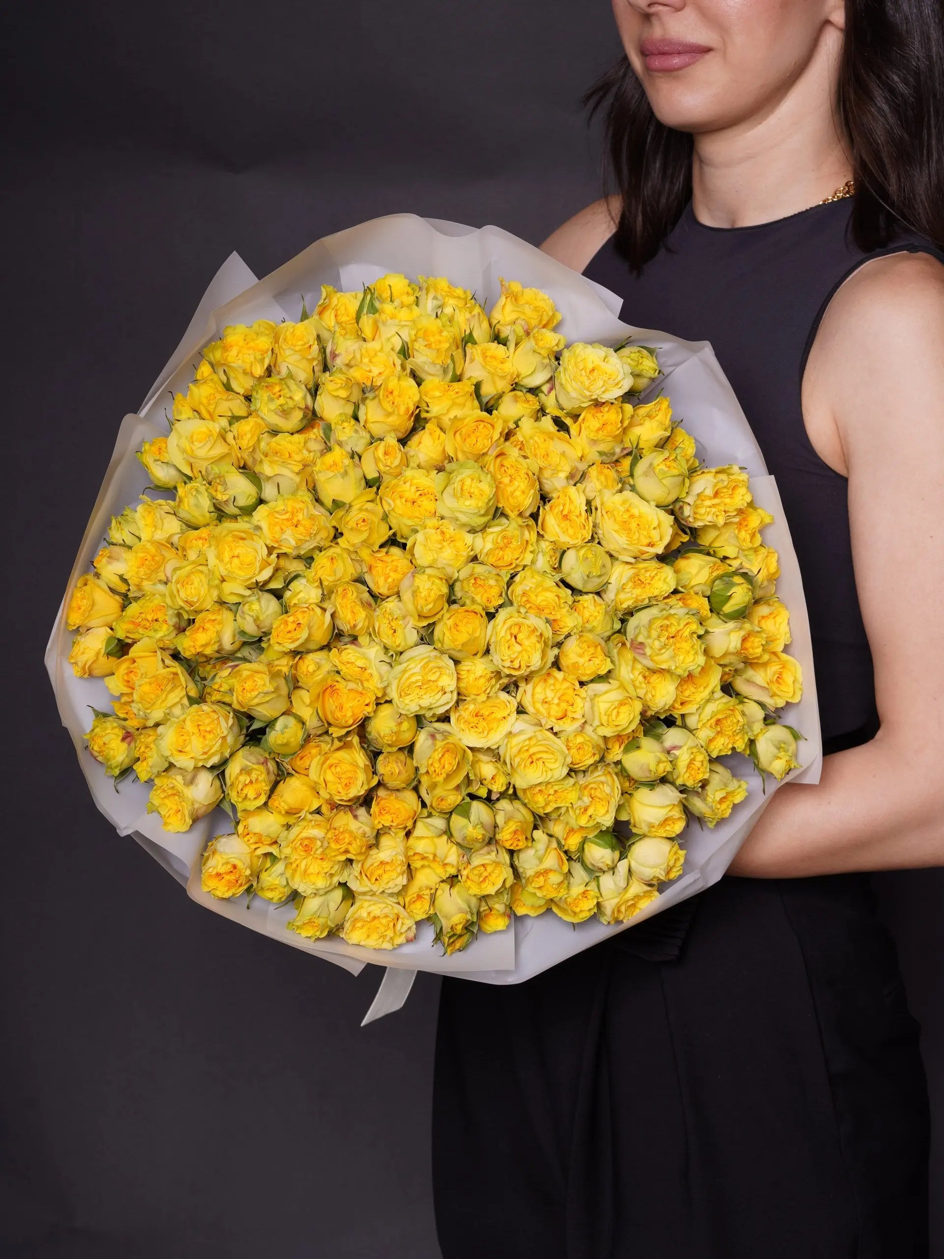 Auriane — yellow spray roses bouquet, hand-tied by Ecoroses | flower delivery Los Angeles